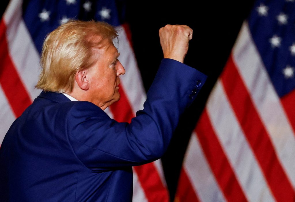 Trump amenaza a empresa con aranceles del 200% si se muda a México
