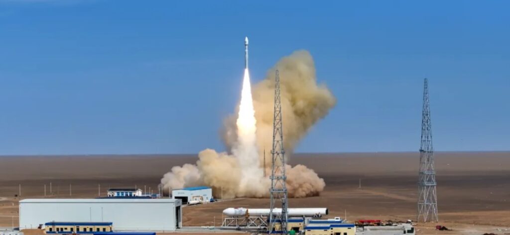 Cohete chino pone en órbita satélites mexicanos