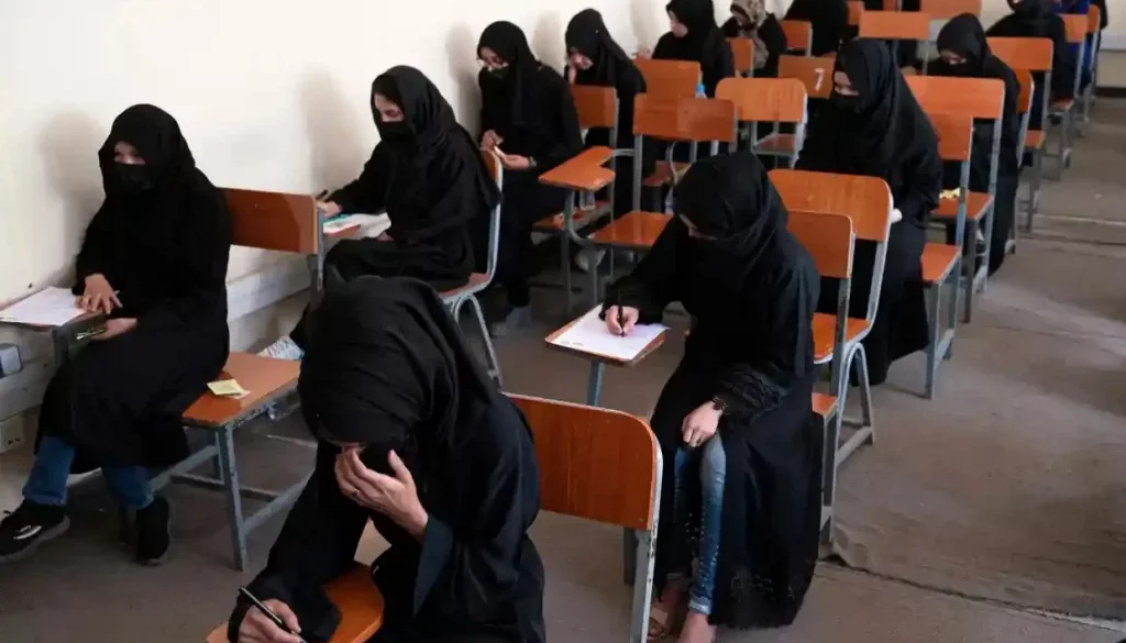 talibanes_prohibicion_educacion_superior_mujeres_kabul