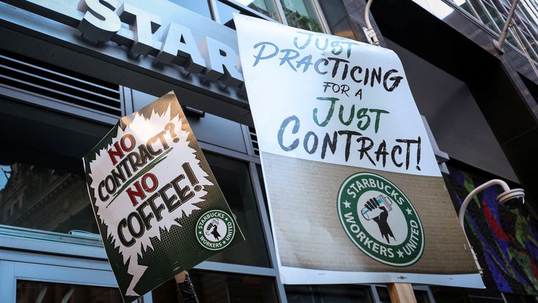 Trabajadores de Starbucks planean huelga la próxima semana