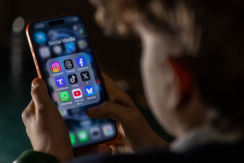 Gobierno va por regulación de redes sociales e IA en México
